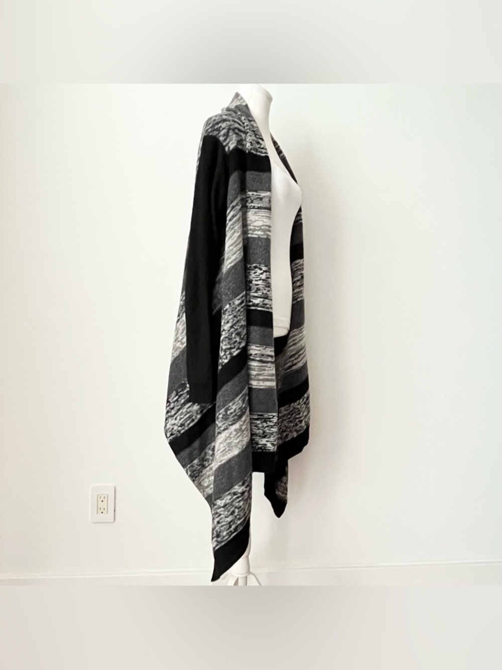 PURE DKNY Women's Long Wrap Cardigan Sweater M/L Gray Striped Wool Silk Cashmere